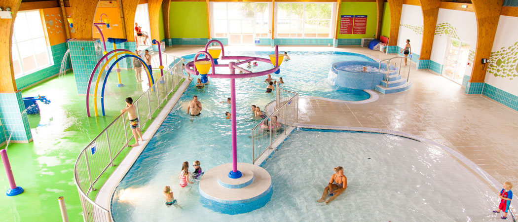hoburne swimming pool opening times